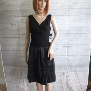 NWT - CHAPS pretty V-neck dress - sz 14 - MSRP $110.00